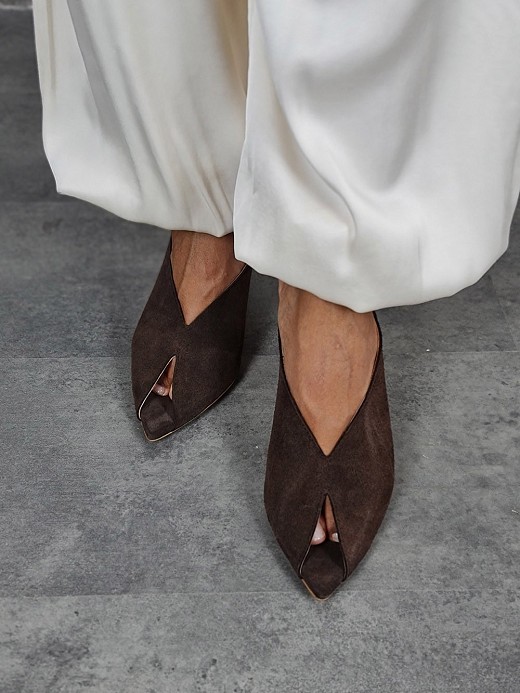 Мюли L'Estrosa с острым носом замшевые шоколад