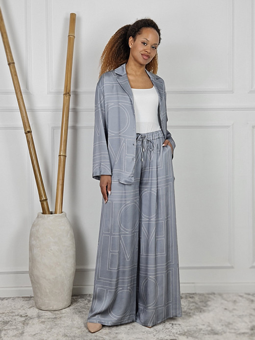 Костюм CLOTHÉ атласный рубашка и брюки с принтом серый