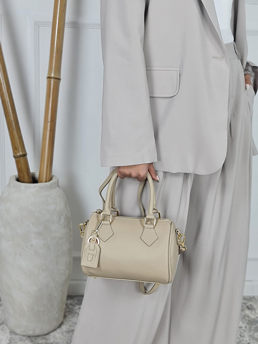 Сумка из натуральной кожи с золотой молнией маленькая бежевая